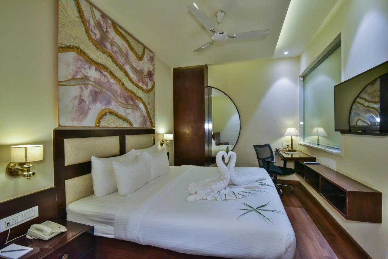 Hotel Br Grand With Nimo Club Amritsar -5 Mint From Golden Temple المظهر الخارجي الصورة
